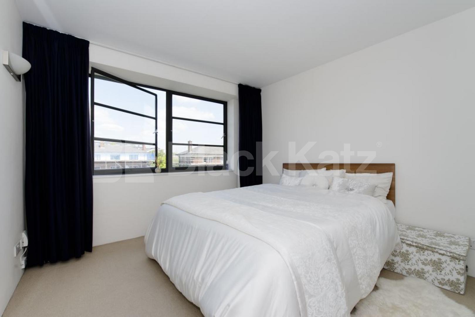 			CANALSIDE 2 BEDROOM APARTMENT, 2 Bedroom, 1 bath, 1 reception Apartment			 Ice Wharf, Kings Cross